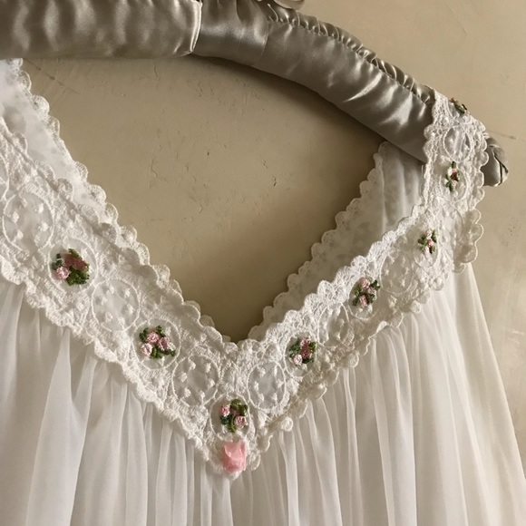 Vintage 1950s White Peignoir Set - Picture 6 of 14